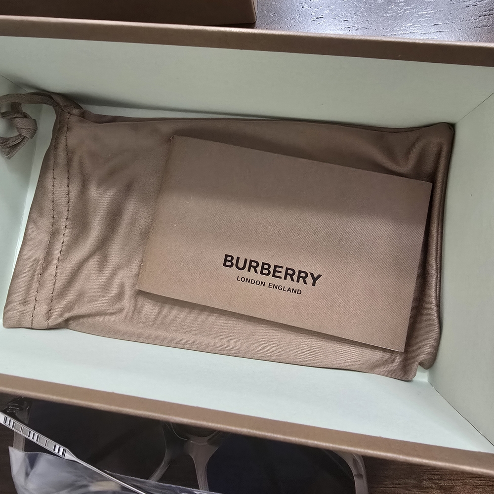 Burberry Beige and Black Square Sunglasses - Picture 5 of 5